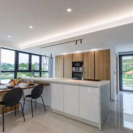 Armonia Luxury Villa *