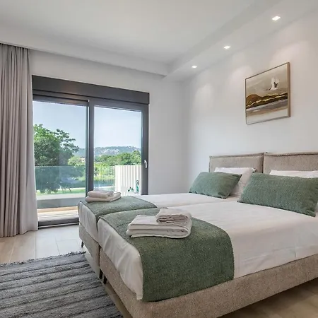 Armonia Luxury فيلة إياليسوس