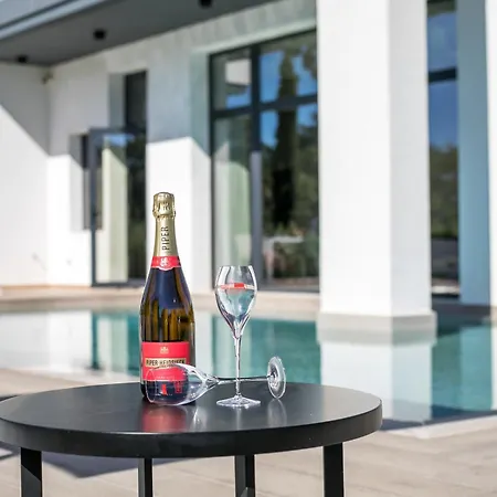 Armonia Luxury إياليسوس