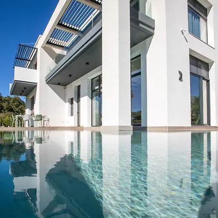 Armonia Luxury إياليسوس